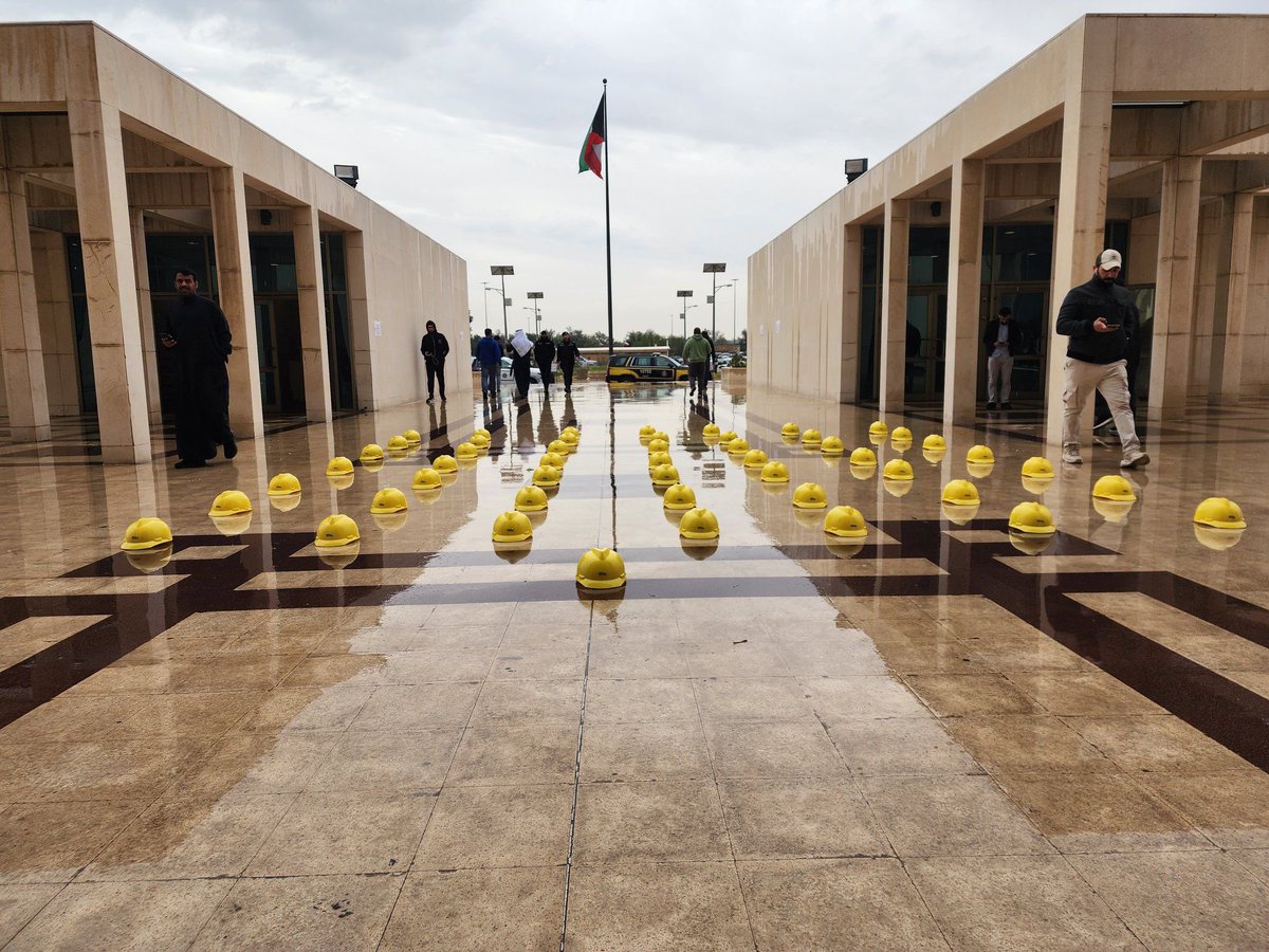 ديوان الخدمة المدنية وُجد لتحسين بيئة العمل والنهوض بها وماحصل الان دعم للاحتراق الوظيفي حيث يتم التمسك بأنظمة نوبة لا تناسب الوظائف ذات الطابع الفني ولا يكون تطبيقها بأي شكل من الاشكال بمنشآت #وزارة_الكهرباء_والماء

لابد من قيام الوزارة بإعادة ارسال كتب لاعتماد نظام النوبة إلى