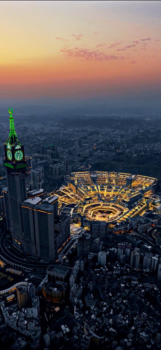خلفيه اليوم ! 
منظر عظيم .. منظر مُهيب .. منظر خيالي!😨
منظر الحرم المكي مع التوسعه الجديدة 🕋
