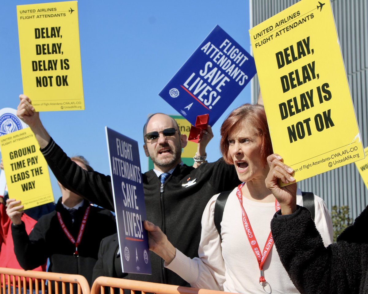 CentralLaborNYC's tweet photo. Today, the flight attendants of United Airlines held a day of action in 20 cities across the world to demand a fair contract! We were proud to join them alongside their siblings in the NYC Labor Movement at LaGuardia Airport! 

Unite and make your voices heard! Fair Contract Now! https://t.co/ppZW9GIIpM