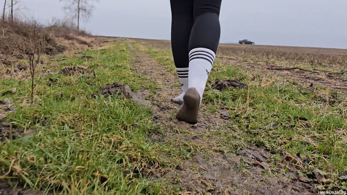 DazeOrg's tweet photo. ๐งฆ๐ถโโ๏ธhttps://t.co/pS7jG9XQ7X
#Mud #Muddy #dirty #dirtysocks #Muddysocks #walkinginsocks #messy #walking #mud #crush #iwantclips #ruiningmysocks #archedfeet #toes #toewiggle #soles #solesfetish #giantess https://t.co/AIITbghCzr