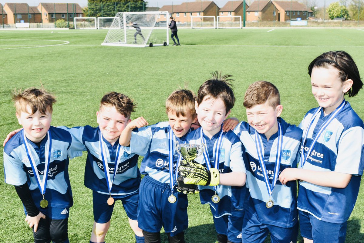 CFC_CommTrust's tweet image. 𝗠𝗶𝗻𝗶 𝗞𝗶𝗰𝗸𝗲𝗿𝘀 𝗖𝘂𝗽 🏆

A fantastic morning at @KGVSportsHub with 1️⃣6️⃣ schools taking part in our Year 1 &amp;amp; 2 competition. ⚽️

It was great to see lots of smiles and competitive matches. Well done to all players and congratulations to our winners @StMartinsChest2 and…