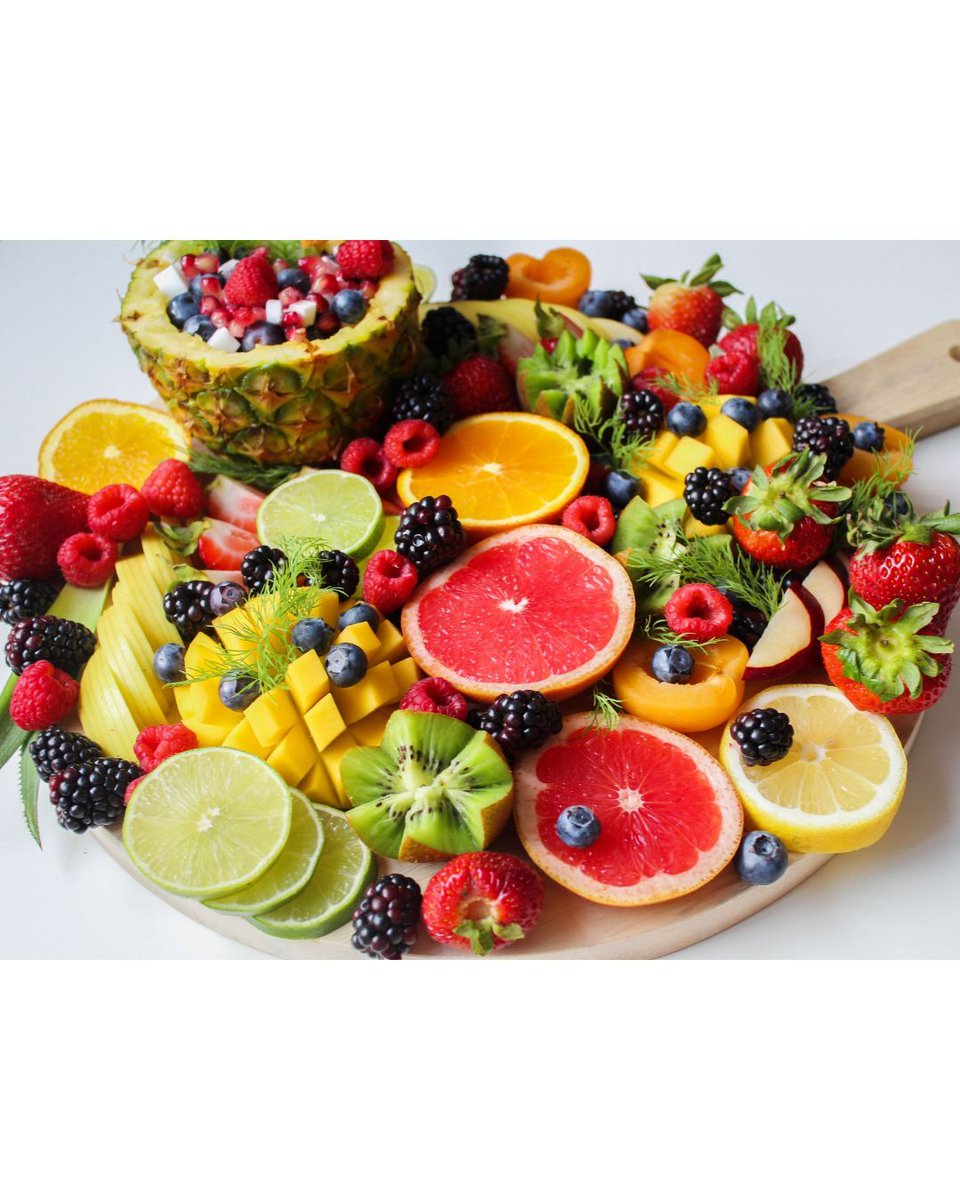 ClubsOfAmerica's tweet photo. Join our Fruit Gift of the Month Club! Get 5 lbs. of fresh, hand-picked fruit delivered monthly with FREE SHIPPING! 🚚

🍊 Two different selections of 5 lbs. of fruit each month 
🍇 Personalized gift letter
🍓 Happiness Guarantee

Start today! 🌿🍉 #ClubsOfAmerica https://t.co/NMl7YLc5BU