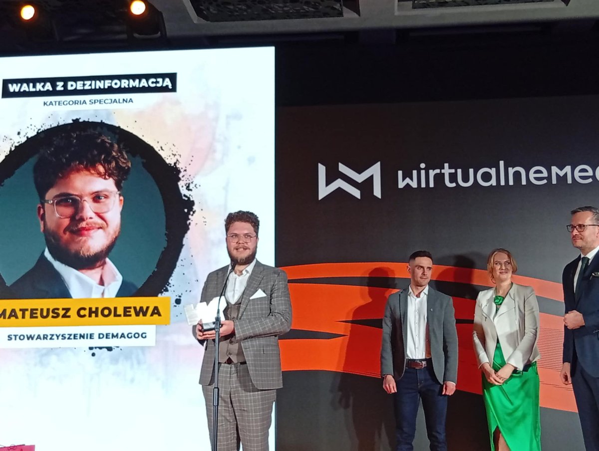 W kategorii specjalnej „Walka z dezinformacją” nagradzamy <a href="/matichol96/">Mateusz Cholewa</a> Mateusza Cholewę – koordynatora merytorycznego i starszego analityka w Stowarzyszeniu <a href="/DemagogPL/">🔎 DEMAGOG</a>
