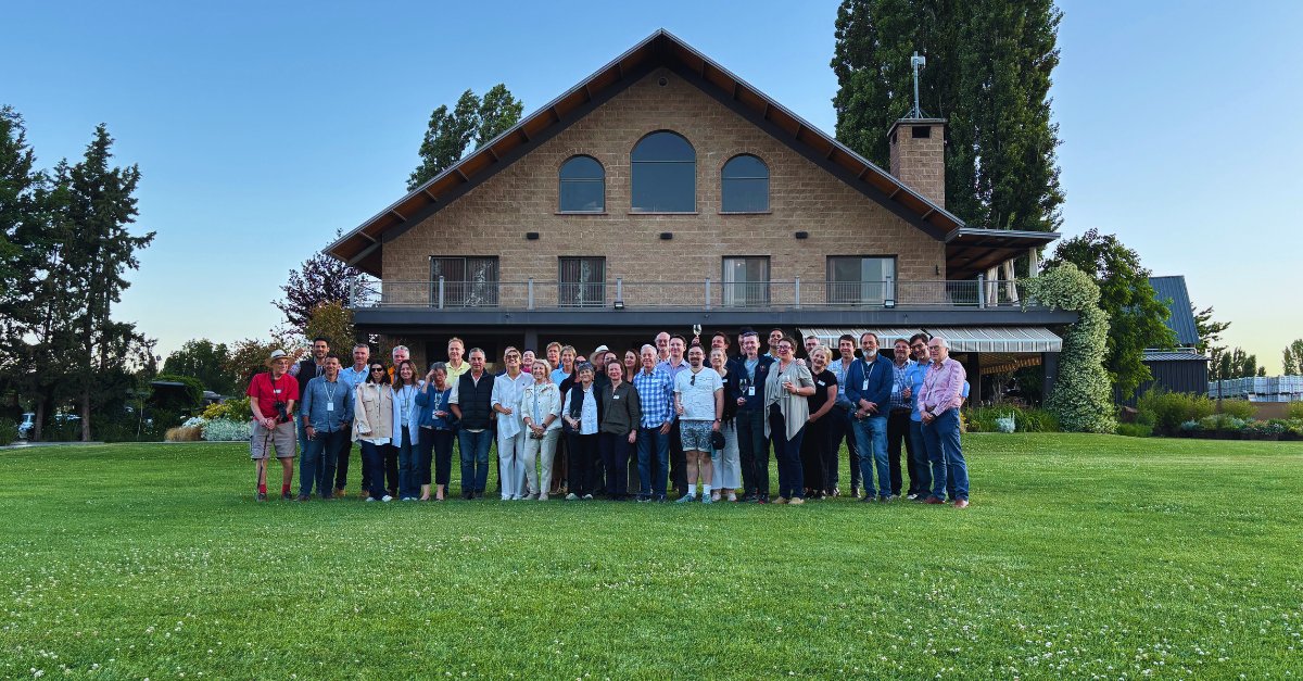 winesofarg's tweet image. In November 2024, we hosted 27 #mastersofwine on an immersive journey through Argentina, showcasing its incredible diversity and premium wines 🙌🇦🇷. We're excited to relive their experience in a series of 3 #YouTube videos. Check the links in our article: blog.winesofargentina.com/destacadas/mas…