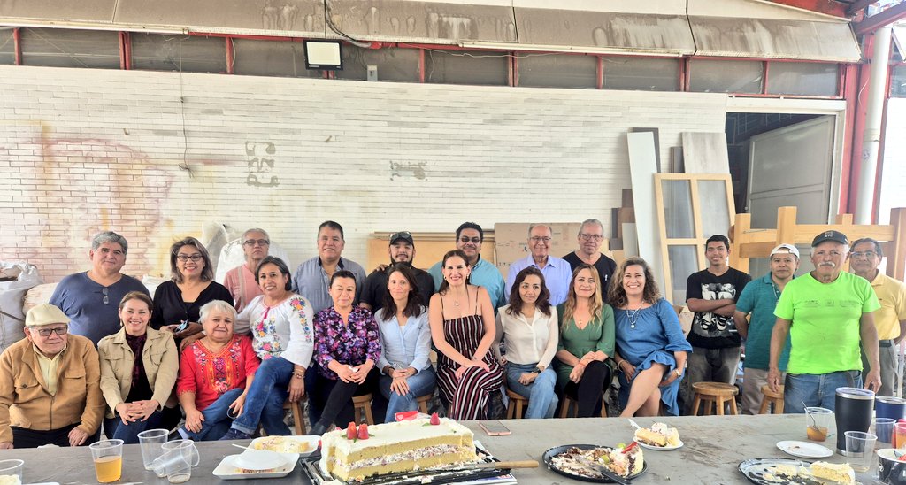 pattygmiranda's tweet photo. Festejamos el Día del Carpintero 🪓 en nuestro #CECATIS No. 17 junto con todos nuestros alumnos del taller de Carpintería. Agradezco a nuestra Directora, la invitación a una servidora a este evento tan bonito.
#EducarEsTransformar
#TalentoCECATI #EquipoCECATI https://t.co/muYe3MOxak