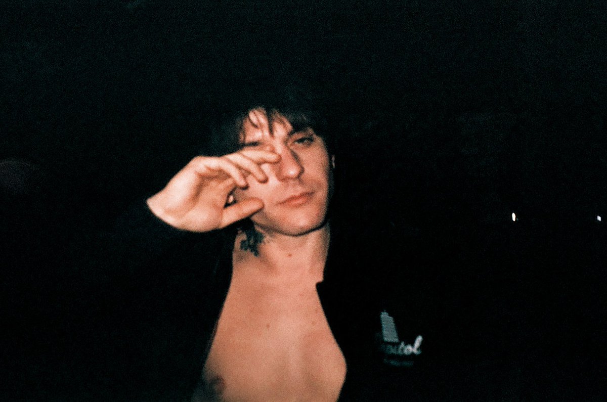 auguri a tutti i papà ed anche a chi è cresciuto senza padre ma sarà un buon padre.
auguri a tutti i papà ma anche a mia mamma che ha colmato quel vuoto.
auguri a tutti i papà ma anche a mio fratello che ha tenuto in piedi le macerie, diventando a sua volta padre di due splendidi