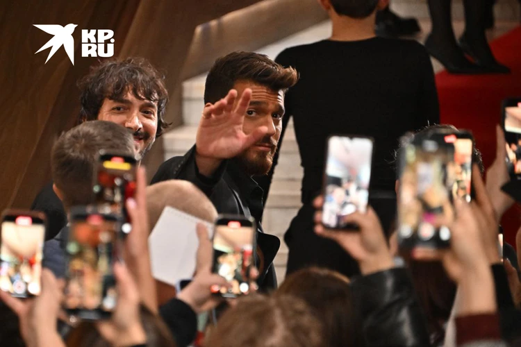 "Llevo cinco años viviendo en Italia, pero todos saben que soy de Turquía. Para mí, actuar en "El Turco" fue importante. #CanYaman 

Звезда турецких сериалов Джан Яман удивлен: Вижу, что люди меня в Москве сильно любят

kp.ru/daily/27675/50…