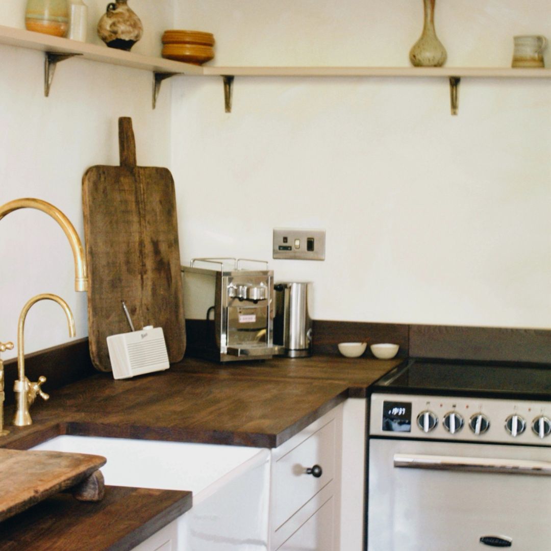 Say hello to The Gate House, the newest gem in our Paradise Farm collection of dreamy stays! This cosy cottage for two is a perfect blend of chic interiors, a stunning colour palette, and delightful surprises - like alpacas roaming the sprawling farmland grounds! #staycurious