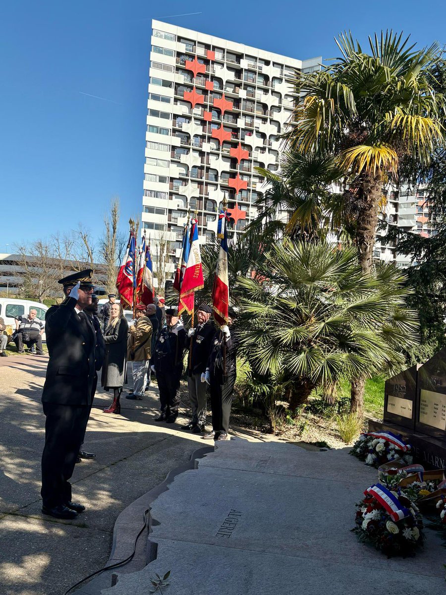 Prefet94's tweet image. #19mars - Journée nationale du souvenir et du recueillement à la mémoire des victimes civiles et militaires de la guerre d’Algérie et des combats en Tunisie et au Maroc

Dans le #ValdeMarne, trois cérémonies se sont tenues pour rendre hommage à toutes ces victimes, en présence