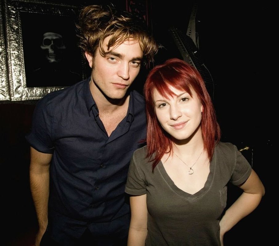 TheCinesthetic's tweet photo. robert pattinson and hayley williams (2008) https://t.co/GZIQgO6kT2