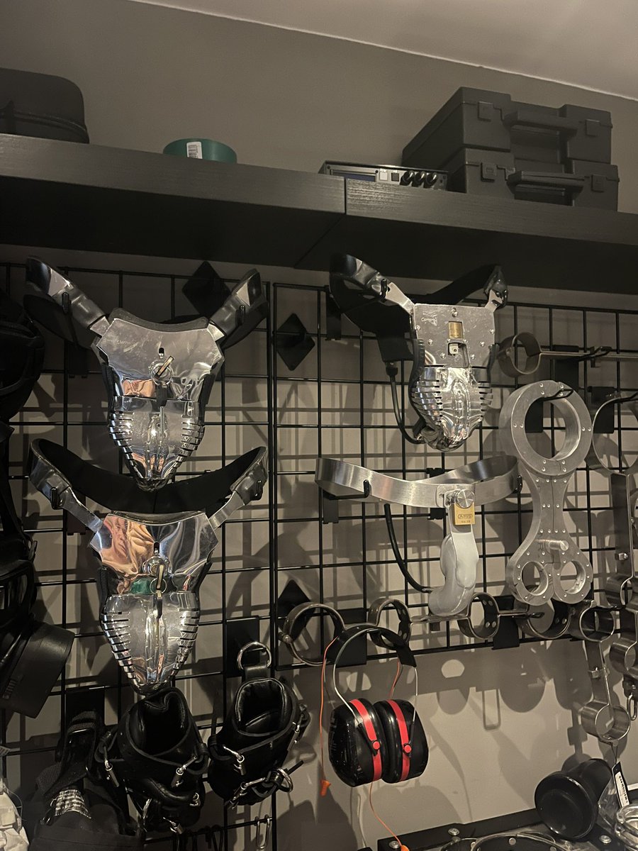 Hey everyone. Just putting this out there, if anyone is wanting to sell their Carrara chastity belt, please send me a DM, cash always waiting… 
Please retweet this so it gets to the right people, thank you! Love you all 😘🔒