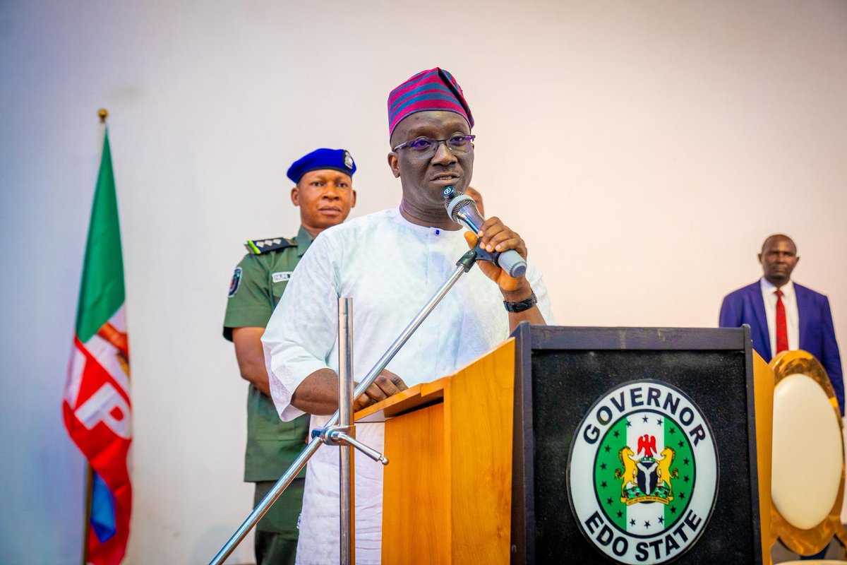 JaafarUmarAbba's tweet photo. Earlier today, Edo State Governor, Sen. @m_akpakomiza, received 17 Acting Council Chairmen from the @OfficialPDPNig into the @OfficialAPCNg, along with thousands of their supporters.
#ANewEdoHasRisen #EdoIsAPC #RenewedHope https://t.co/Pd4m8syul7