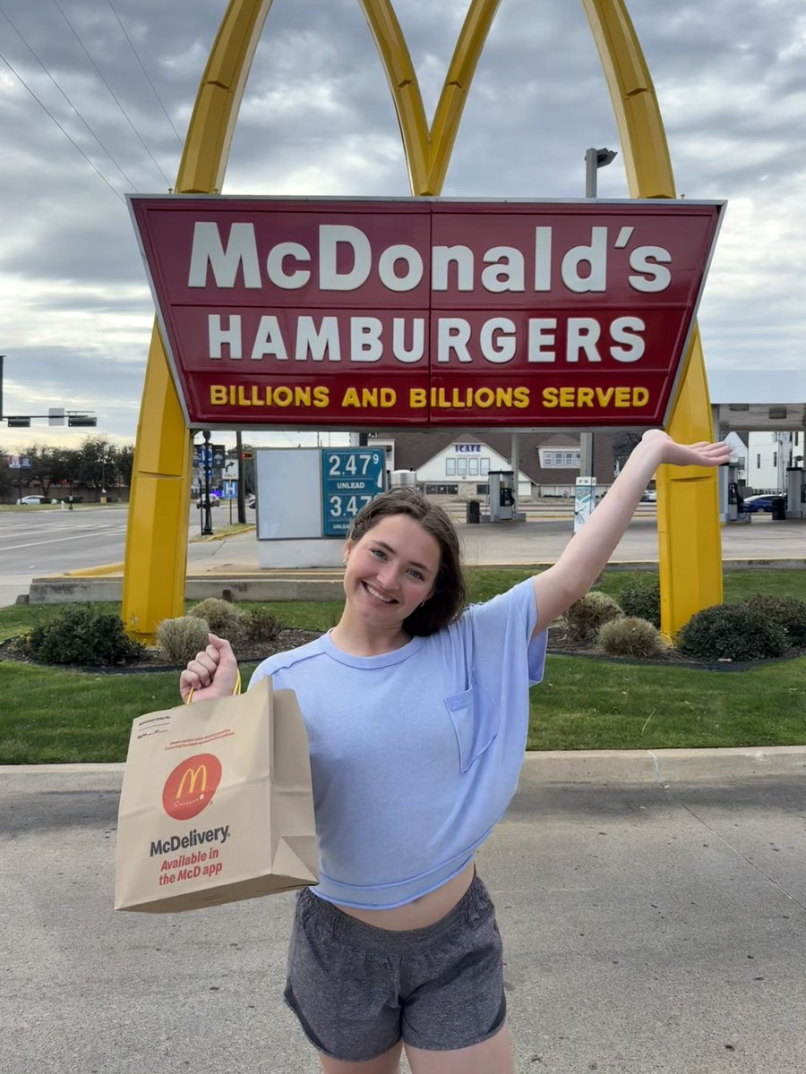 camcoop_12's tweet photo. Why choose just one!?
McDonald’s Buy One, Add One for $1 deal is a game-changer.
Whether it’s breakfast or lunch, you can mix and match your favorites- like a Sausag 1cMuffin & Hash Browns or McNuggets & Fries-without breaking the bank!
#McDonaldsNorthTexas #McValue #McD https://t.co/Prl4lrGjjV