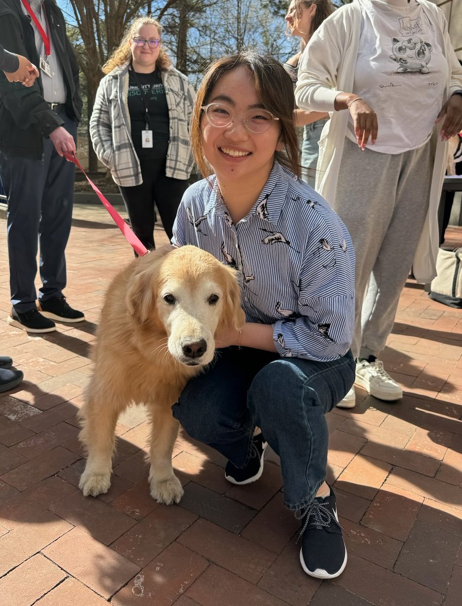 A beautiful day for a Happy Tails break! So glad to have played a part in putting this event together for the Graduates in Neuroscience ☀️🌳🌸🐶
