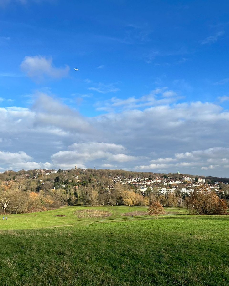 🌿🚮 Keep the Heath Beautiful! Let's keep the Heath clean for everyone—wildlife included! 🦊🦆 Join <a href="/HeathHands/">Heath Hands</a> for litter picks on 21 &amp; 24 March at 9 am from the Hive. Equipment provided. 

#GreenHeath #CleanHeath #GreatBritishSpringClean #KeepBritainTidy #HampsteadHeath