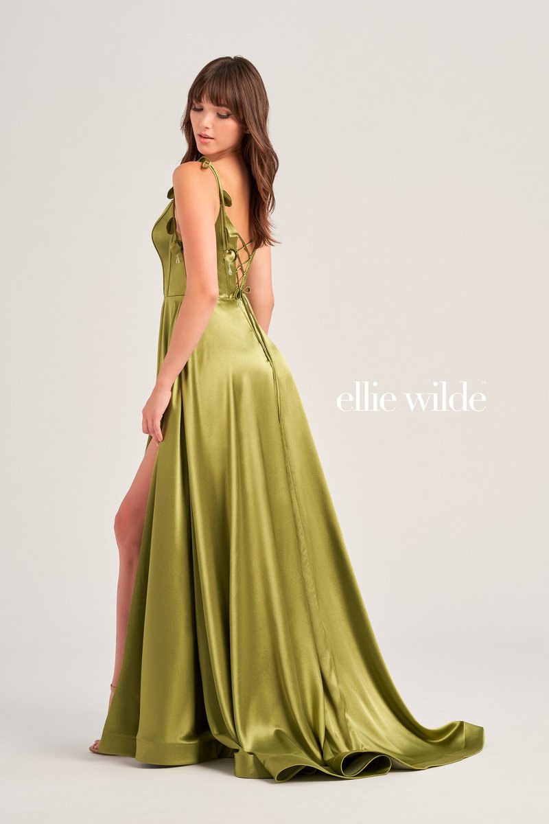 BridalWarehouse's tweet image. There’s just something about an olive green satin gown that demands attention. 💚 EW35215 by Ellie Wilde is a total showstopper!

Ready to make it yours? Visit us in-store today until 7 PM or shop online today!
#USABridal #EllieWilde #PromPerfection #SatinGlow #Prom2025