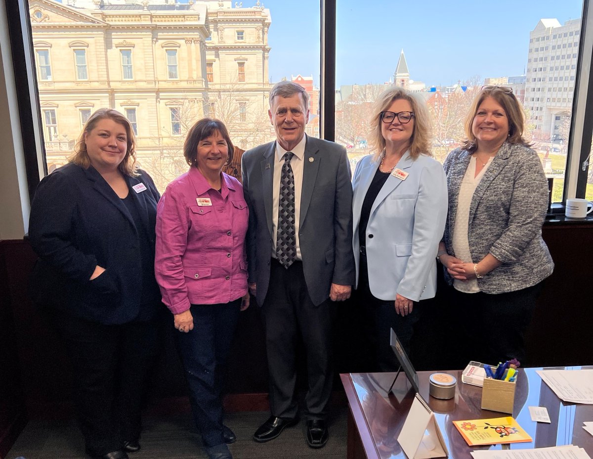 GSTMIWorks's tweet image. Thank you to @SenKevinDaley for taking the time to meet with our team during Michigan Works! Legislative Day. We appreciate your support for workforce development initiatives that empower job seekers, strengthen employers, and grow our local economy. #MIWorks #LegislativeDay