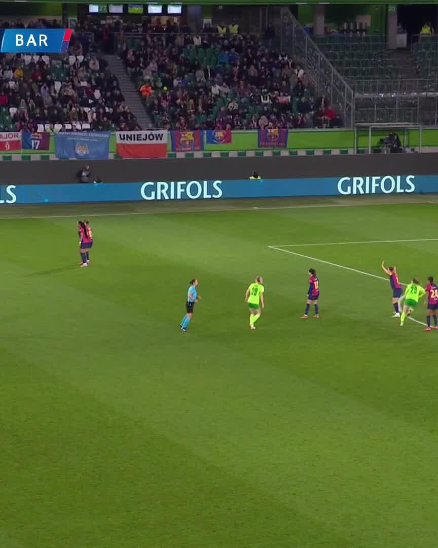 ⚡ From defending to making it 3-0 in a matter of seconds! Salma Paralluelo was at the end of this lightning Barcelona counter.Watch the game live on DAZN & join the DAZN FanZone ▶️  #UWCLonDAZN #UWCL