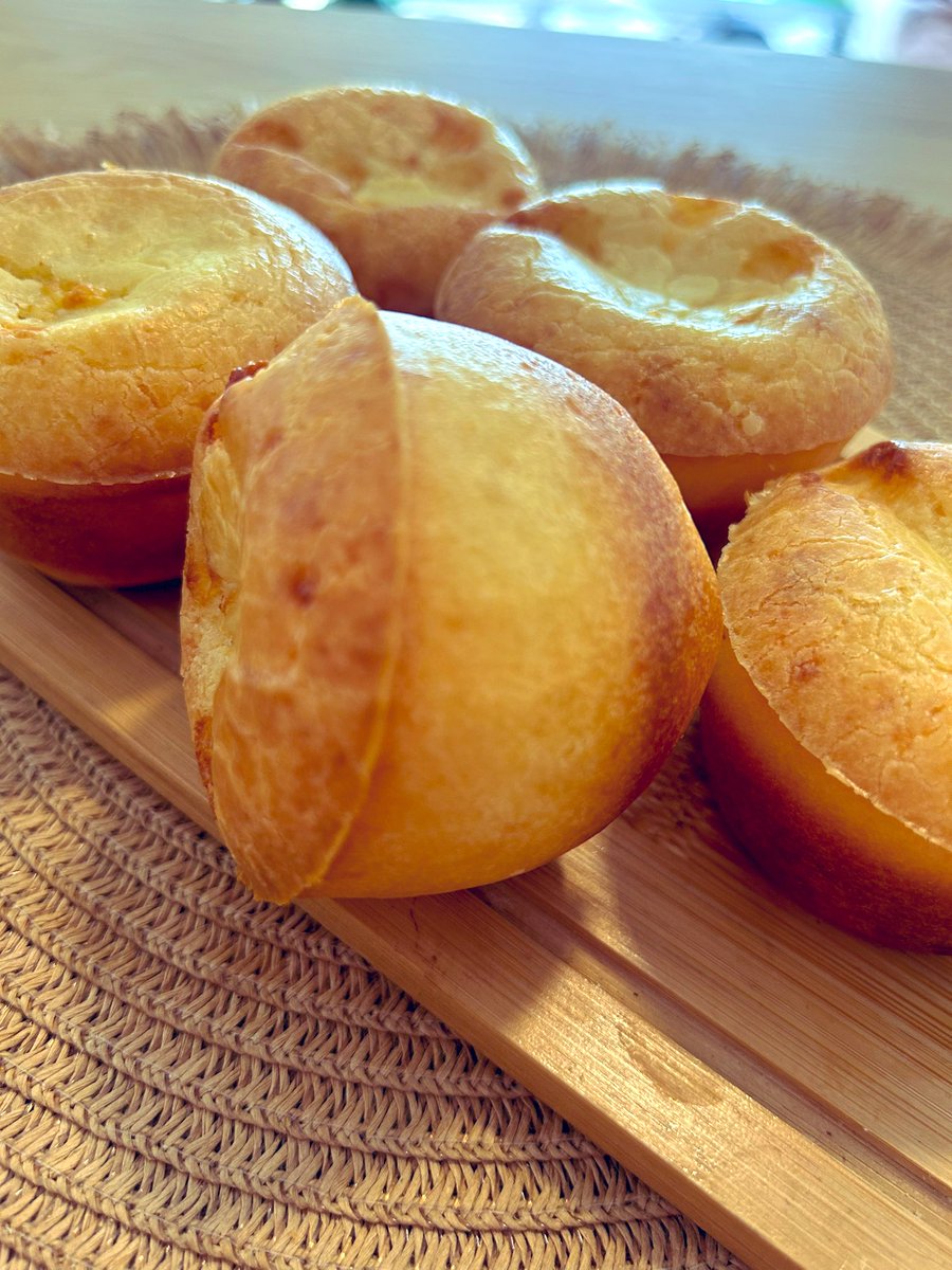 Silnari's tweet photo. Pão de queijo

Este verano estuve en Río de Janeiro y volví obsesionada con esta receta y hoy se las comparto.

Entraría en el historial de recetas para el
“Cocinero Vago”, por se hace todo en batidora.

Te dejo la receta adictiva del día de hoy🧵👇 https://t.co/EjZeeVaKld