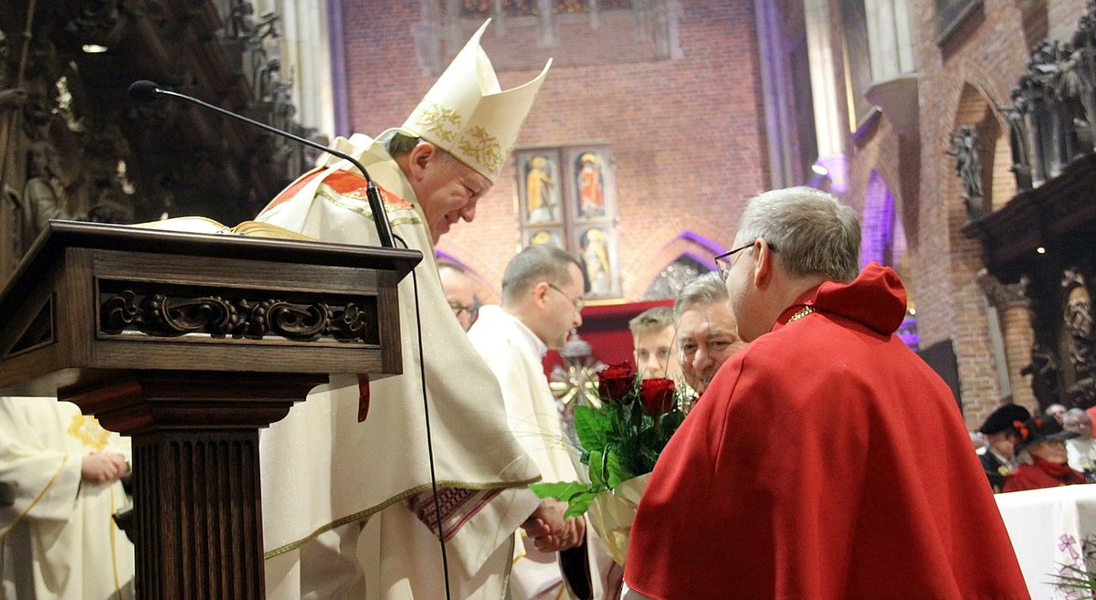 "Józefy mają sny. I warto ich słuchać". W uroczystość św. Józefa Oblubieńca w archikatedrze wrocławskiej zebrali  się wierni, modląc się w intencji swoich pasterzy – abp. Józefa Kupnego  z okazji imienin oraz bp. Jacka Kicińskiego CMF w 9. rocznicę przyjęcia  sakry biskupiej.