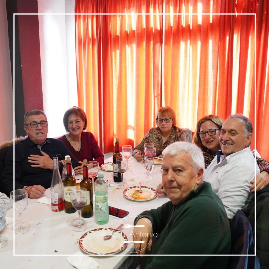 CAFEFELI's tweet photo. Desde el #BarSanAntonio de #FItero queremos agradecer la confianza depositada en nosotros por parte del Club de Jubilados!

¡Muchas gracias por seguir confiando en nosotros día tras día!

#Fitero #BarSanAntonio #FiteroesGastronomia #Asados #Paellas #Pinchos #Bocadillos #raciones https://t.co/Yqx0SUB642