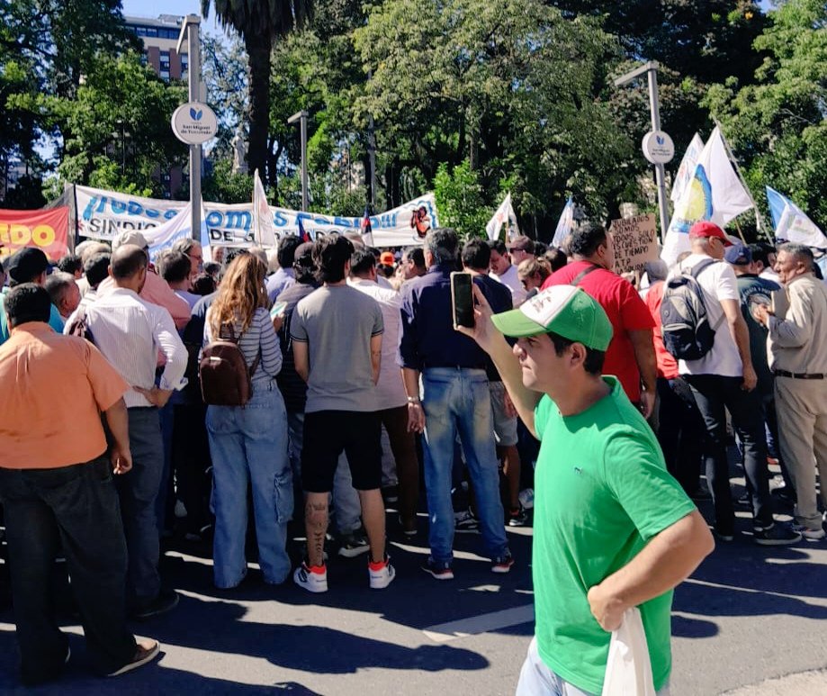 TODOS con las y los JUBILADOS
Desde la ACT Y FNC exigimos medidas urgentes para resolver las necesidades de nuestros mayores. Repudiamos la brutal y cobarde represión del gobierno de Milei-Bullrich.
HOY MIÉRCOLES 19 , DIMOS NUESTRO  APOYO Y SOLIDARIDAD A NUESTROS  JUBILADO/AS