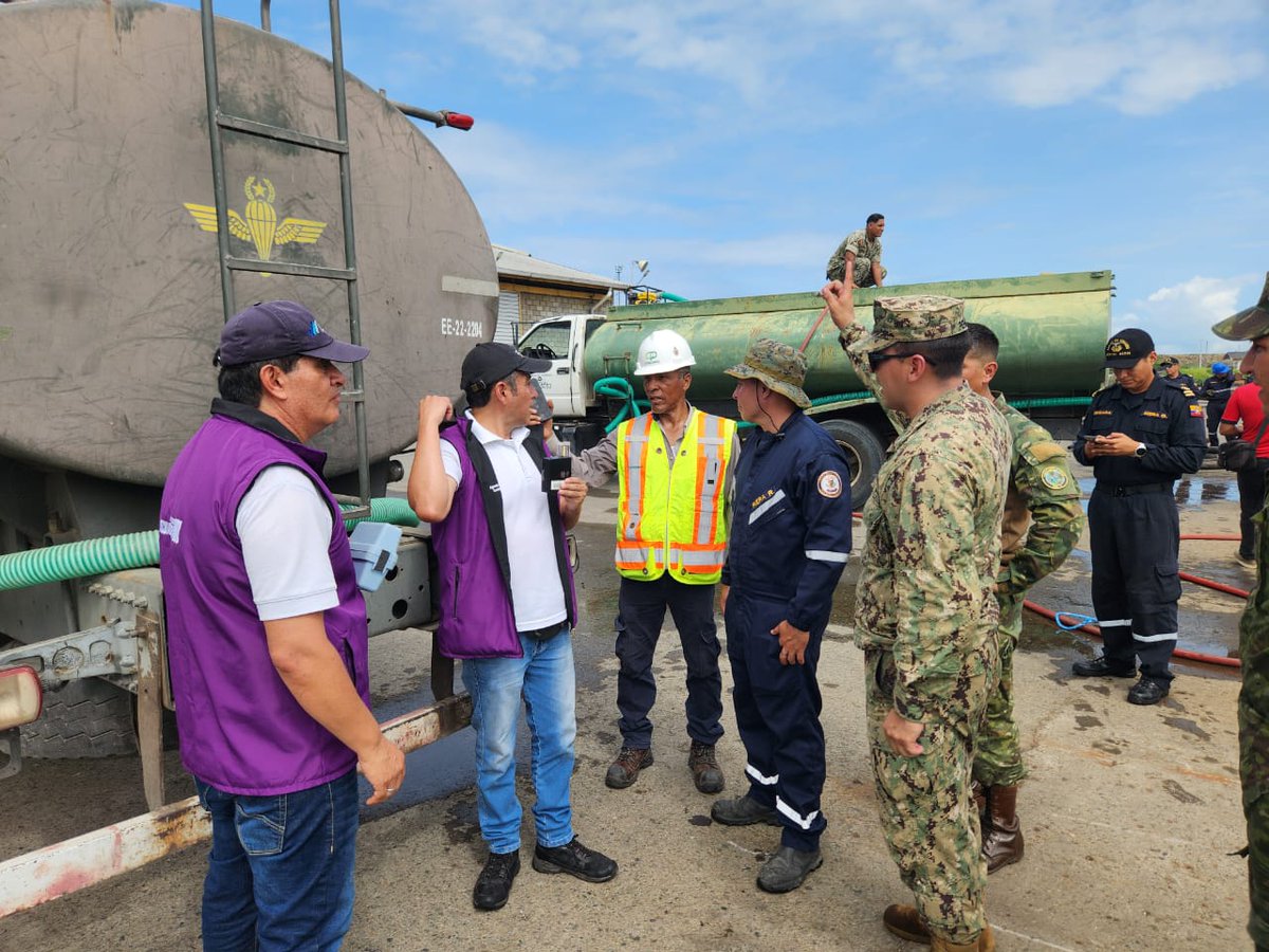 Arcsa_Ec's tweet photo. ¡Nos sumamos a apoyar a nuestros hermanos! 🔎💧

Como acción prioritaria, nuestros técnicos se encuentran en #Esmeraldas para vigilar la calidad del agua que llega a la población a través de tanqueros, luego de la emergencia ambiental ocurrida en la provincia.

#ArcsaControla ✅ https://t.co/l8O32PfXKi