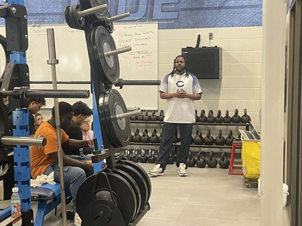 CHighFB's tweet photo. Coach Thompson brought some nostalgia as he connected the wrestling world w/ 3 tasks he lives by. The Hitman Bret Hart, the best there is, there was, there ever will be! Stone Cold Steve Austin. Kurt Angle. #ExcellenceOfExecution #Perseverance #IntensityIntegrityIntelligence https://t.co/h9C6ZrTHyT