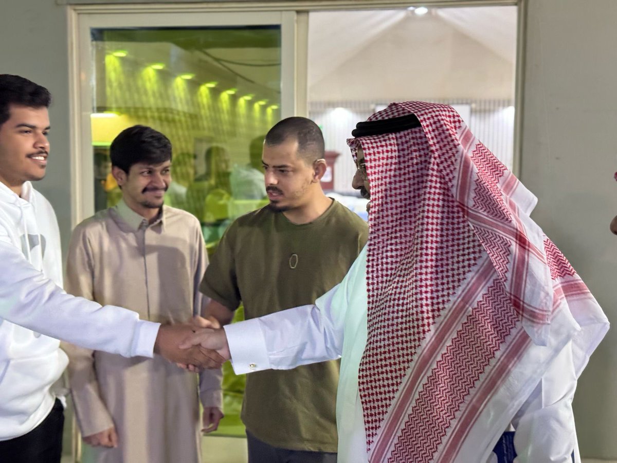 deafclub013's tweet photo. يُسعدنا ويشرّفنا في نادي الصم بالمنطقة الشرقية استقبال الدكتور بدر البصيص في زيارته الكريمة لنا، حيث نثمّن دعمه الكبير لشباب الصم واهتمامه بتطوير قدراتهم وتمكينهم في المجتمع. حضوركم دكتور بدر يُعزّز مسيرتنا ويُلهِم شبابنا لمزيد من العطاء والنجاح.
. https://t.co/PmnaEqqwCx