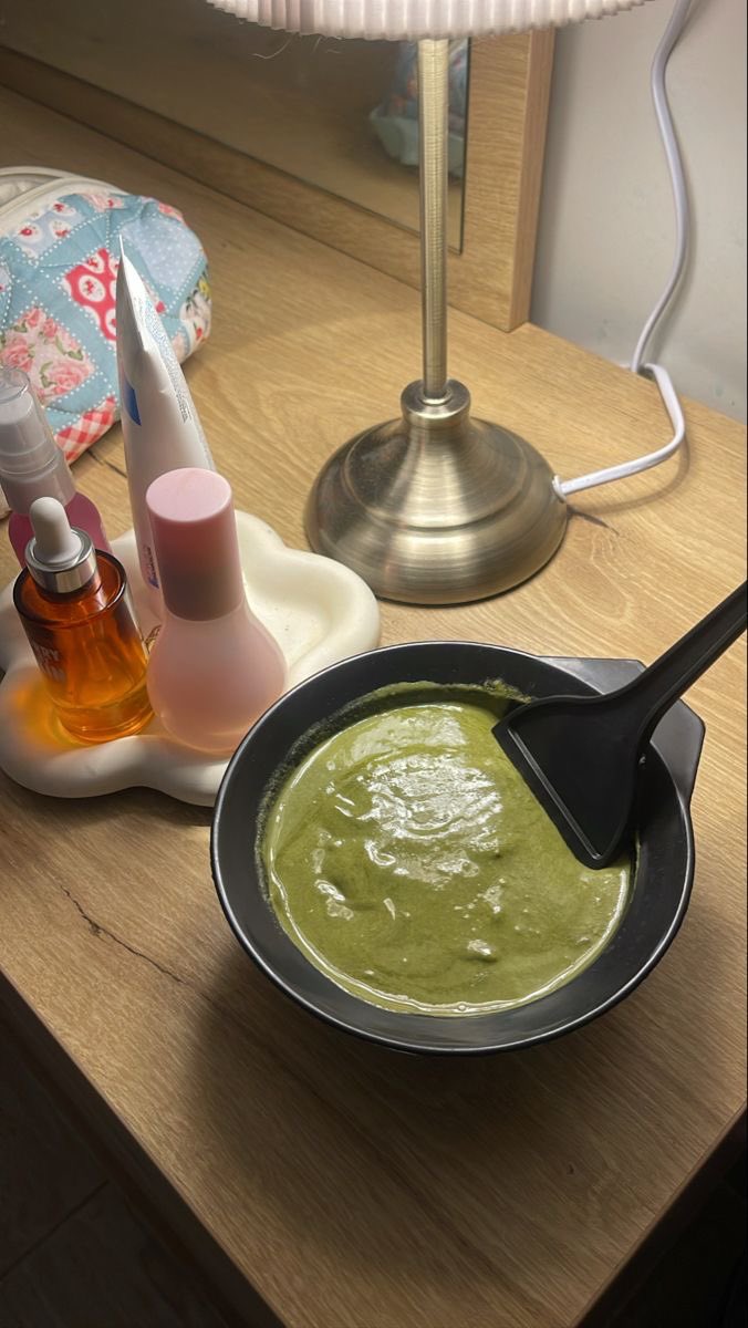 من يوم ودعت الصبغات واهتميت بالحنا والسدر !!! 
يبنات شفت نتايج أحمد ربي عليها كُل ييييوم 😭 
ولأني أحبكم ابي لكم الفايده جهزت لكم هالثريد ⬇️💖💖💖💖💖💖💖💖