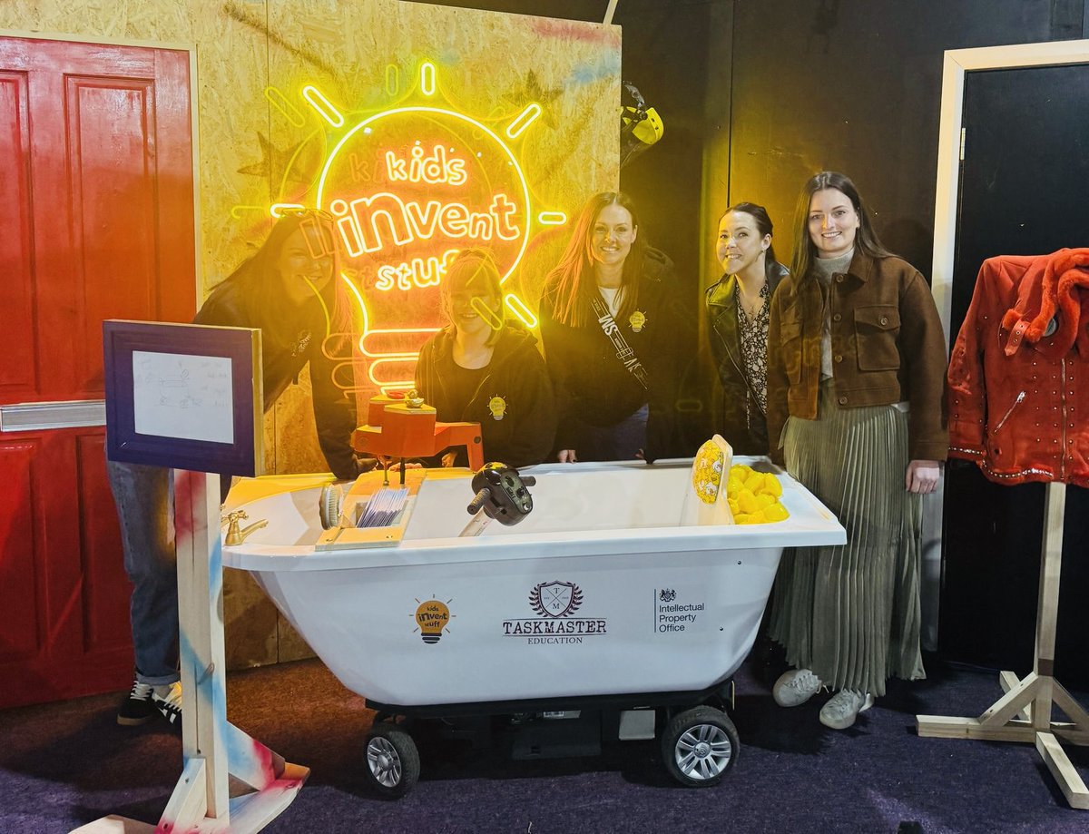 TaskmasterEdu's tweet photo. We've been at #GetUpToSpeed today with the brilliant teams from @KidsInventStuff & @IPOeducation showcasing the drivable bathtub, invented by 7yo Callie & tested by @AlexHorne π
Watch the video at: https://t.co/qo5X8tRrjq
Sign up for Taskmaster Club at: https://t.co/FMaGMP7ZsX https://t.co/OBbTuulcZY
