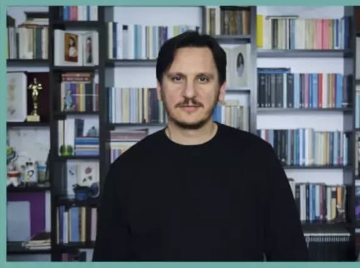 Dostlar, her Cumartesi akşamı saat 22.00’de
YouTube kanalımda gerçekleştirdiğim
“Zirve Şairlerimizden Şiirler” programımda bu haftaki (22 Mart 2025) CANLI yayın konuğum;

Bastığı yerden emin saçları tutuşmadan ateşin içinden geçen,ayakları katı toprakta olsa da başı boş