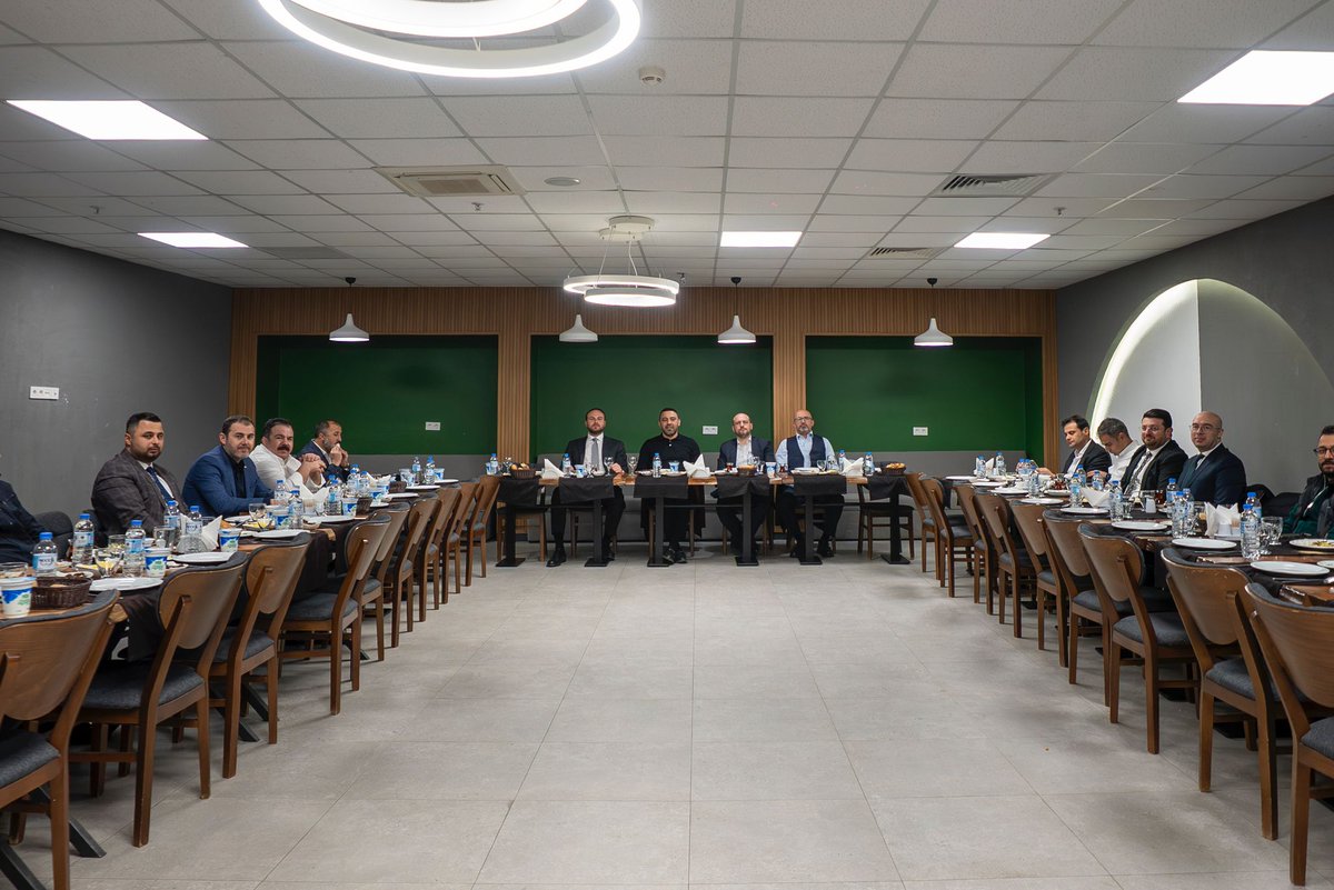 Hamza Yerlikaya 🇹🇷 (@hamzayerlikaya) on Twitter photo Türkiye Hentbol Federasyonu'muzun Ankara'daki kompleksinde düzenlenen iftar yemeğinde bir araya geldik.
Federasyon Başkanımız <a href="/mesutcebi22/">Mesut Cebi</a>'ye nazik ev sahipliğinden ötürü teşekkür ediyor, hentbol camiamıza başarı dolu bir yıl diliyorum. <a href="/Hentbol_Fed/">Türkiye Hentbol Federasyonu</a> Türkiye Hentbol Federasyonu'muzun Ankara'daki kompleksinde düzenlenen iftar yemeğinde bir araya geldik.
Federasyon Başkanımız <a href="/mesutcebi22/">Mesut Cebi</a>'ye nazik ev sahipliğinden ötürü teşekkür ediyor, hentbol camiamıza başarı dolu bir yıl diliyorum. <a href="/Hentbol_Fed/">Türkiye Hentbol Federasyonu</a>