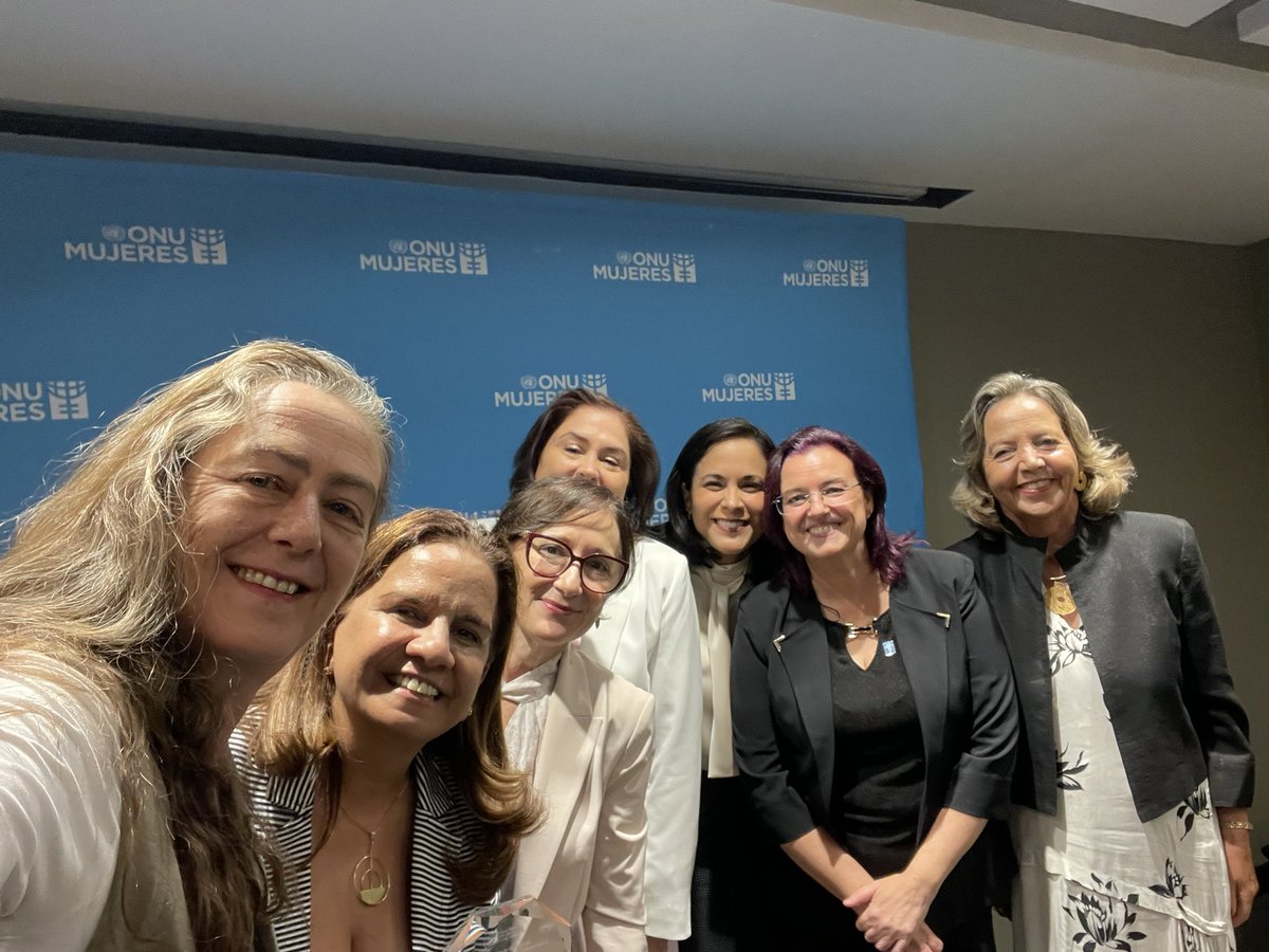 Gracias <a href="/ONUMujeresChile/">ONU Mujeres Chile</a> por este reconocimiento y el espacio para conversar entre mujeres power