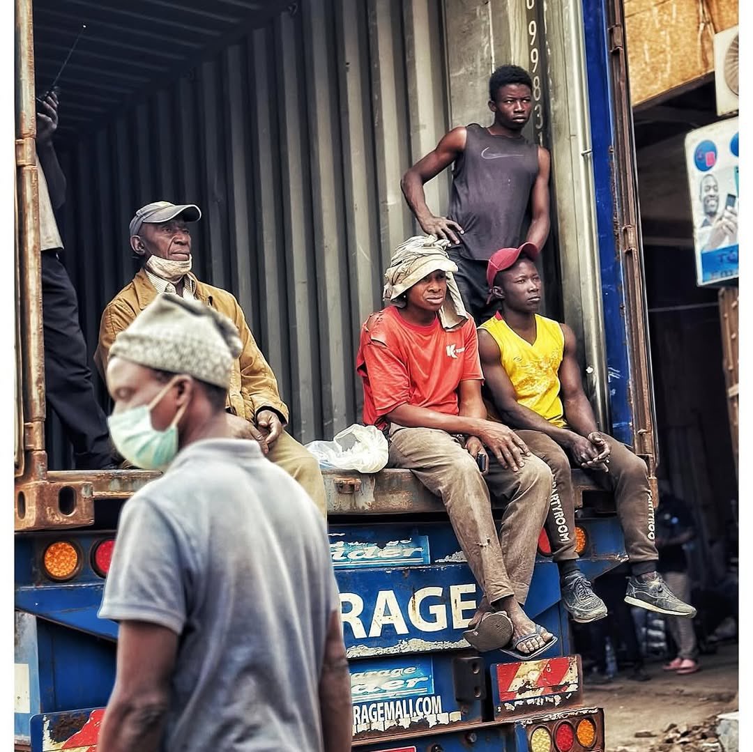 teammalian's tweet photo. Un Grand Respect A Ces Travailleurs Du  transport, notamment les bus, Sotramas et moto-taxis, jouent un rôle essentiel dans la mobilité urbaine et interurbaine .Un Grand Merci   À @johnkalapo Pour Ces Magnifiques Clichés -----#visitamali #mali #TeamMalian https://t.co/9dRdGyRACR