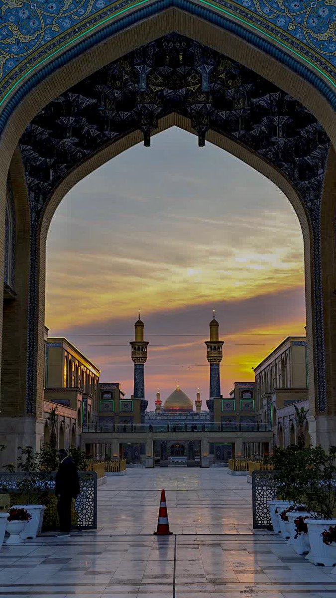 mardommediaa's tweet photo. شب قدر، شب اوج‌گیری روح در آسمان بندگی است؛ شبی که دعاها به درگاه الهی اوج می‌گیرد و تقدیر زندگی در دستان حکمت خدا رقم می‌خورد. 🥀🖤#شب_قدر #أمير_المؤمنين https://t.co/peKiJ0R3HB