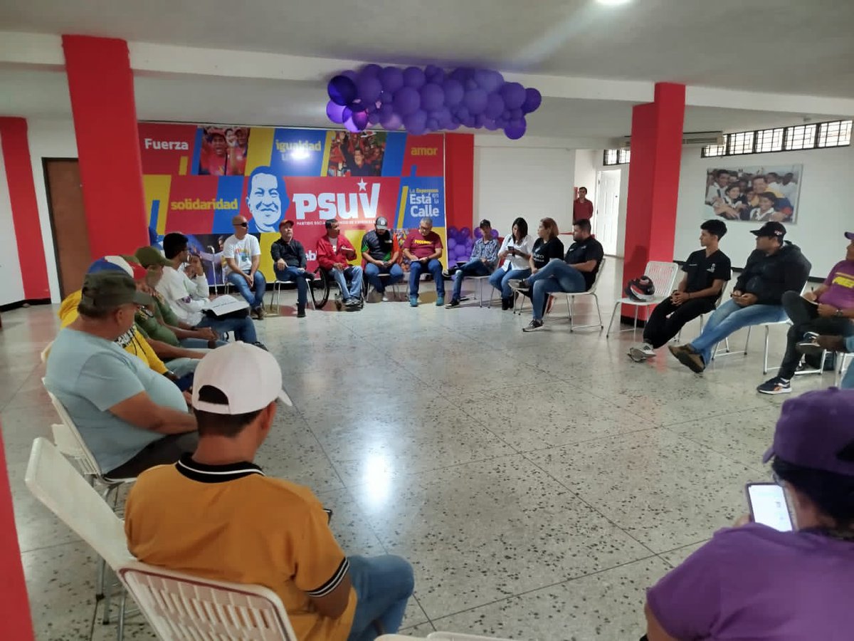 Reunión del GppSB en compañía del comisionado Fabricio Figueredo, Tupamaro generando propuestas para la agenda en conjunto rumbo a la recuperación de nuestro Estado y en apoyo a nuestros hermanos migrantes.
<a href="/NicolasMaduro/">Nicolás Maduro</a>