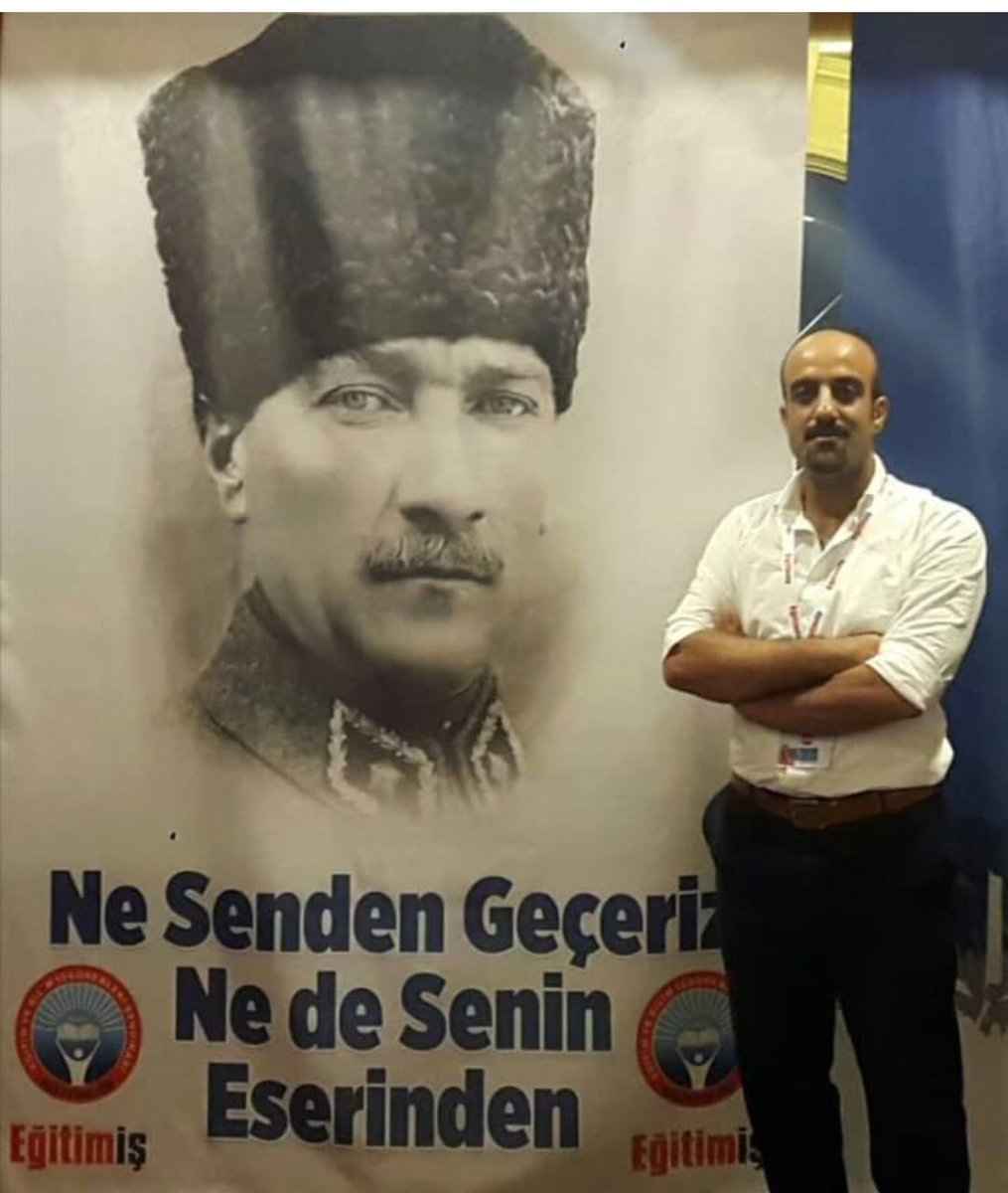 egitimisbursa's tweet photo. Geçmiş Dönem Başkanlarımızdan,mücadele arkadaşımız Özkan Rona sosyal medya paylaşımı bahane edilerek gözaltına alınmıştır. Mustafa Kemal Atatürk'ün Bursa Nutku'nu paylaşmak artık ülkemizde suç haline gelmiştir.Ancak hukuksuzluğun standart uygulama haline geldiği bugünlerde öncelikle hukuku çiğneyenler bilmeliler ki ; bizler Bursa Nutku'nu dillendirmeye devam edeceğiz. Bursa Nutku'nu Atatürk'ün öğretmenleri olarak çocuklarımıza anlatmaya devam edeceğiz. 
Özkan Rona yalnız değildir ve derhal serbest bırakılmalıdır !