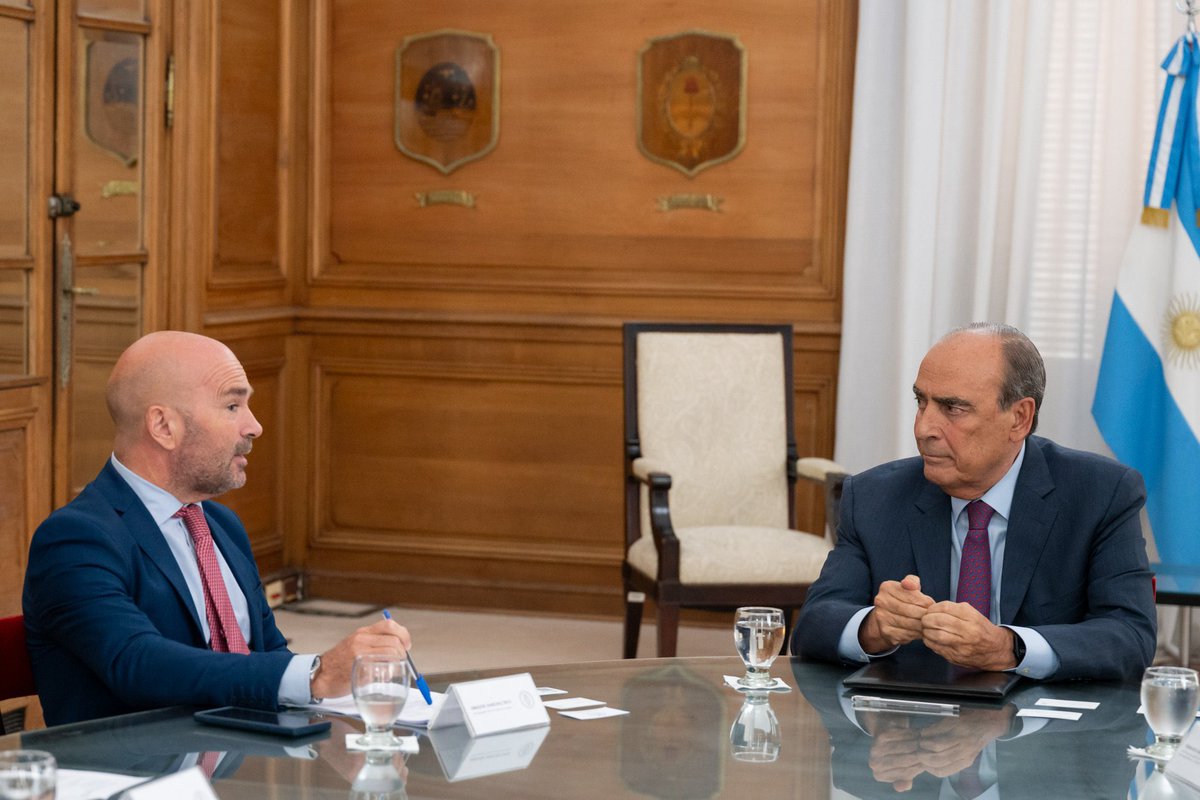 ➡️ La PlataformaH2 Argentina se reunió con el Jefe de Gabinete de Ministros para analizar el potencial del hidrógeno verde en Argentina

👉🏻 más info: plataformah2.org/l/la-plataform…