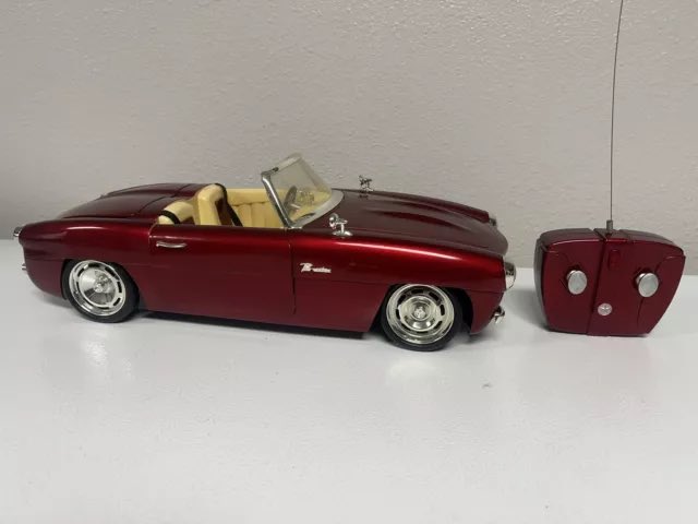 Soph3357's tweet photo. @Memeulous Bratz dolls!! This Bratz convertible RC car was my favourite thing! It had a working radio too https://t.co/L3GxjvrcZd