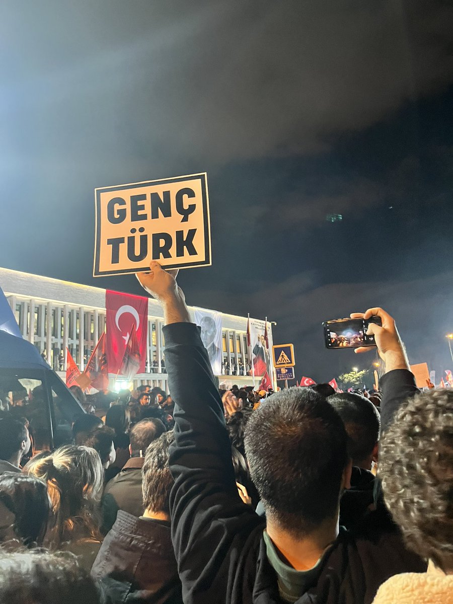 dgmetehan's tweet photo. Kahrolsun istibdat yaşasın HÜRRİYET https://t.co/7Q37F0RS1u