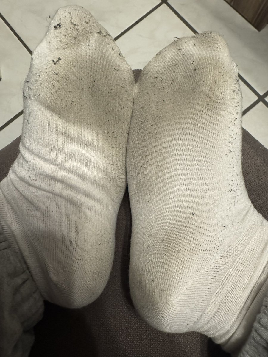 🧦 na sind die aber feucht und duftig nach dem Spaziergang 🥰 wird jeden Tag länger und die Socken wilder😂 😋#🧦 #sockenliebe #sockenverkauf #sockenverrückt #verkauf🧦  duftige Socken sind doch immer herrlich 😋