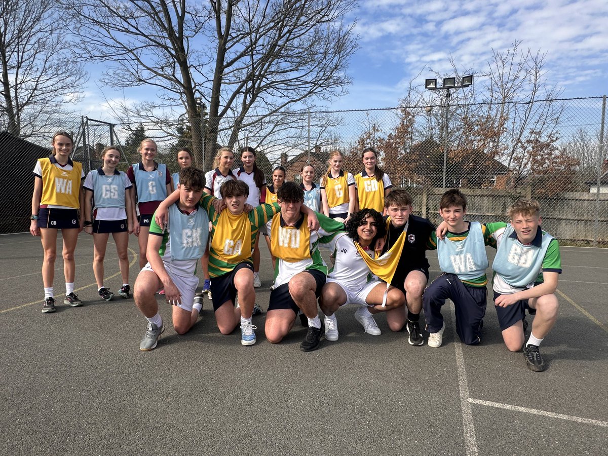 Claires Court Senior Girls tweet media