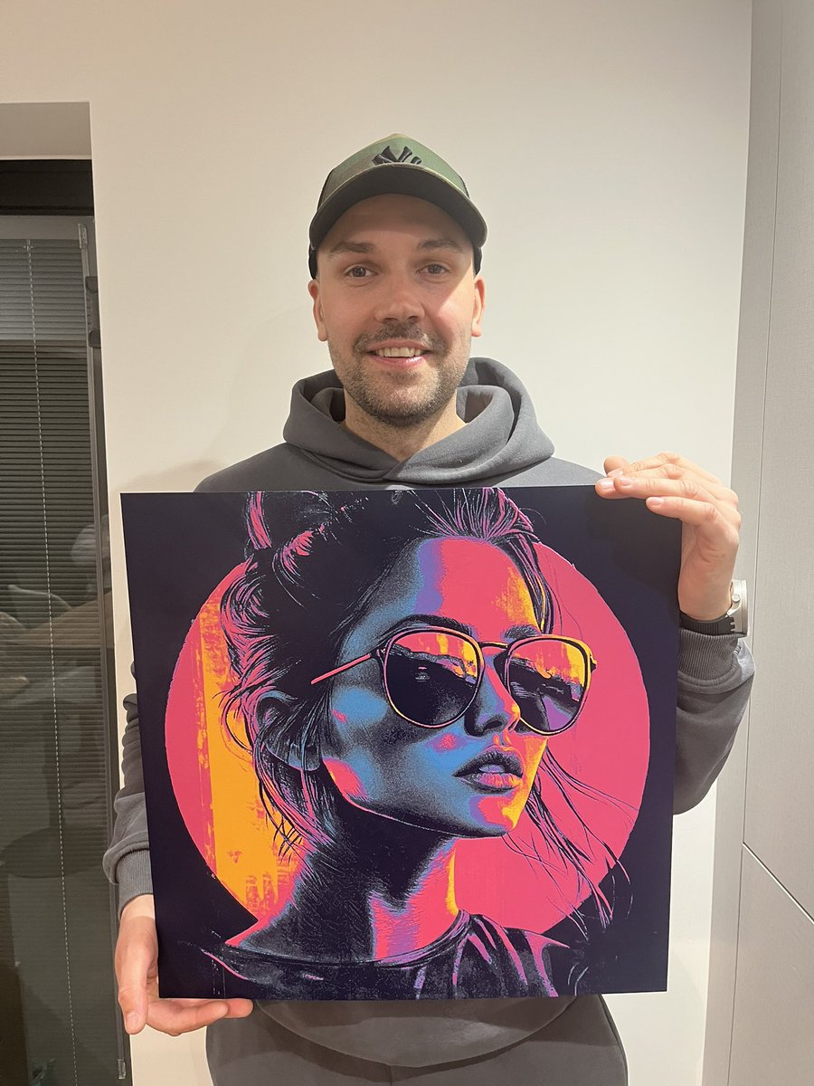ian_smalley's tweet image. My brother saw my @hueforge print last week and requested a larger version for his living room. Here we are! Printed on my new @ratrighardware vcore 4 500 with manual filament swaps! #hugeforge 

#3Dprinting #3dprintart #art