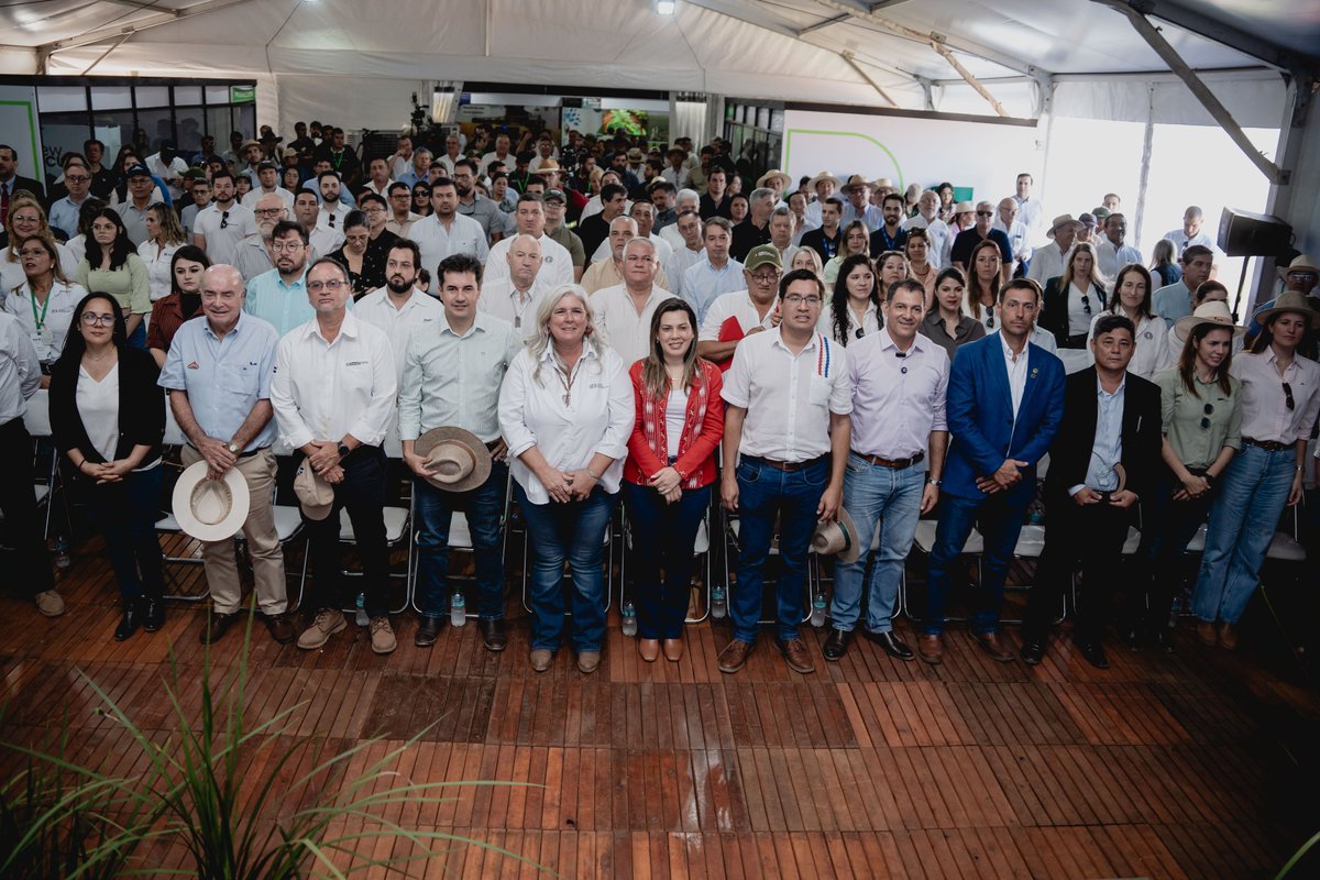 innovarferia's tweet photo. ¡Inauguración oficial de #FeriaInnovar2025! 🌱

Ante la presencia de Carlos Giménez, Ministro de Agricultura y Ganadería; César Torres, Gobernador de Alto Paraná; Mauro Kawano, Intendente de la ciudad de Yguazú y autoridades de la UEA se inauguró oficialmente la séptima edición. https://t.co/o2auhBEAUo