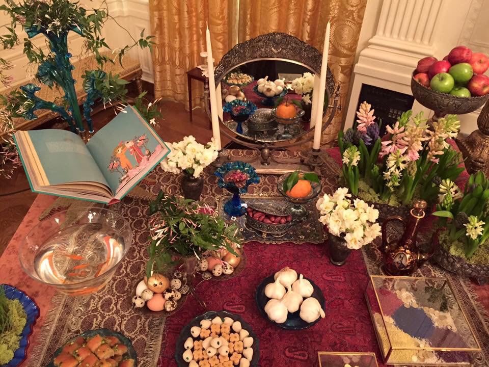 نگید "عید" بگید "جشن نوروز"
نگید "تحویل" بگید "دگرگونی"
نگید "مبارک" بگید "شادباش یا پیروز"
قرآن نذارید، شاهنامه و دیوان حافظ بذارید.
دعا نکنید، آرزو کنید.
قبرستان نرید، زنده‌ها رو دریابید.
آشغال نریزید، طبیعت مال ماست نه رژیم.

این #نوروز فرخنده باستانی بر همه شما شاد و پیروز❤️