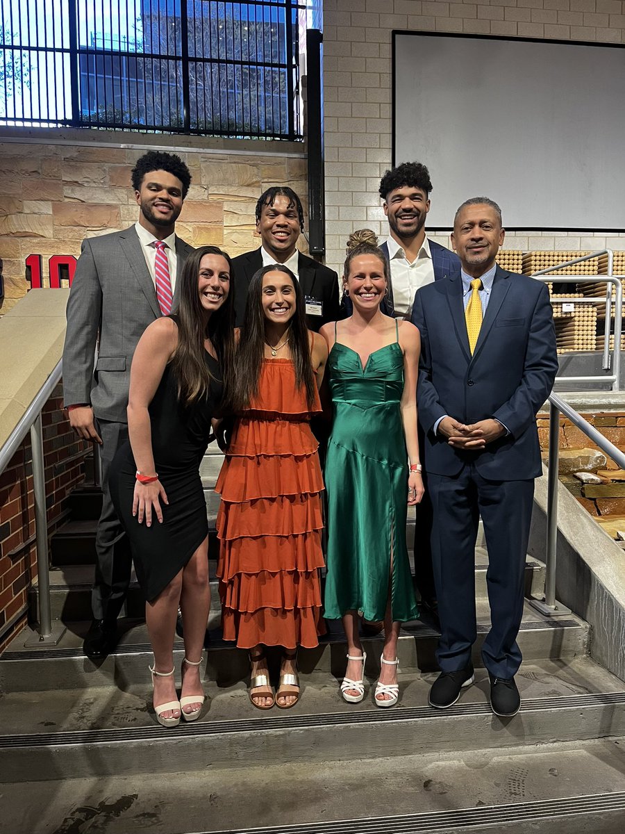 Georgia Tech Football (@georgiatechfb) on Twitter photo Congratulations to <a href="/WScissum/">Willard Scissum</a>, who received the Top Male Athlete Award at last nightโs 2025 Peach of an Athlete Role Models banquet at <a href="/TruistPark/">Truist Park</a>!
๐ฐ: buzz.gt/peach-athlete-โฆ
#StingEm ๐ Congratulations to <a href="/WScissum/">Willard Scissum</a>, who received the Top Male Athlete Award at last nightโs 2025 Peach of an Athlete Role Models banquet at <a href="/TruistPark/">Truist Park</a>!
๐ฐ: buzz.gt/peach-athlete-โฆ
#StingEm ๐