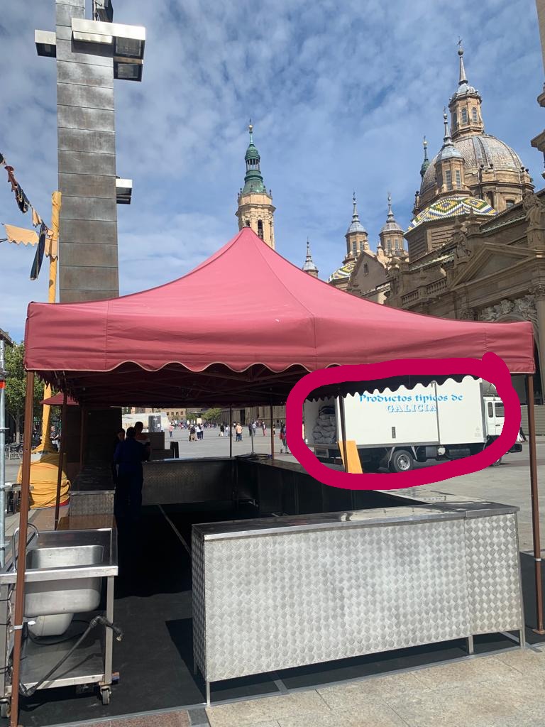 HorecaRestauran's tweet photo. #Hostelero!
🤮Recuerdas el #lacon y el #pulpo del #mercadomedieval?
Pues AHORA VUELVE @MarisGalicia un evento SUBVENCIONADO POR @Xunta que consiste en montar un restaurante para 1500 personas en una Carpa d @puertovenecia durante 3 semanas
NO es promoción ES COMPETENCIA DESLEAL https://t.co/VPlXFoCG2a