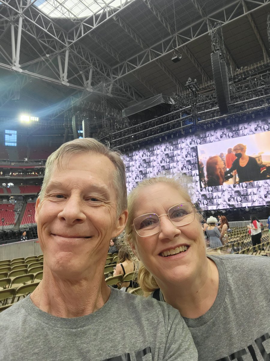 azmarineguy's tweet photo. @mizmalpal @taylorswift13 @taylornation13 Same! https://t.co/vh41krAjDP