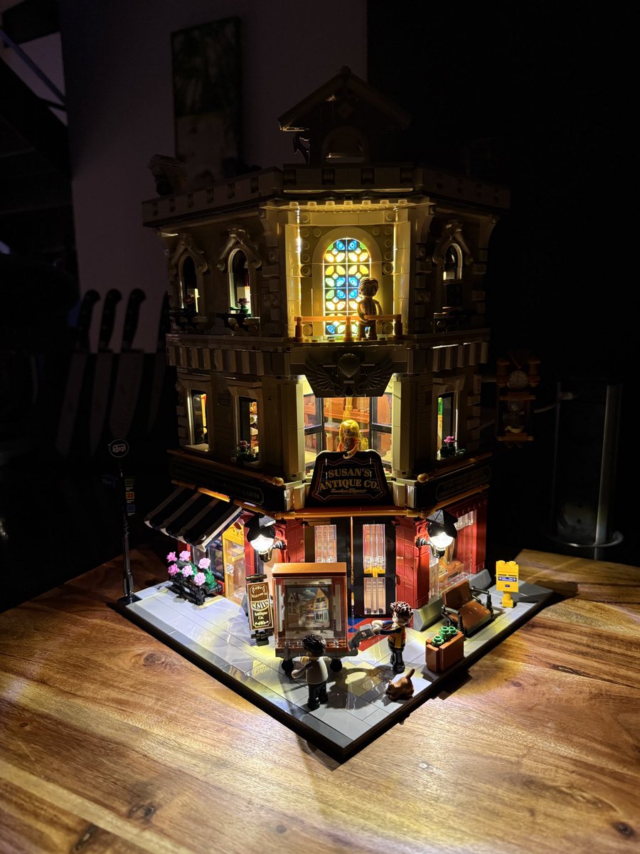 MikyAncona's tweet image. FUNWHOLE Antique Store (Antique Co.) 2847PCS
BELLISSIMOOOOOO ♥️ 
Acquistalo qui : funwhole.com/products/antiq…
#funwhole #mikyancona #lego #antiquestore #block #blocks #led #antique #funwholef9033  @funwhole_brick